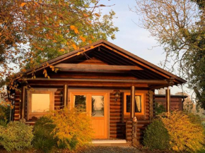 Tepee Valley Campsite - Log Cabin